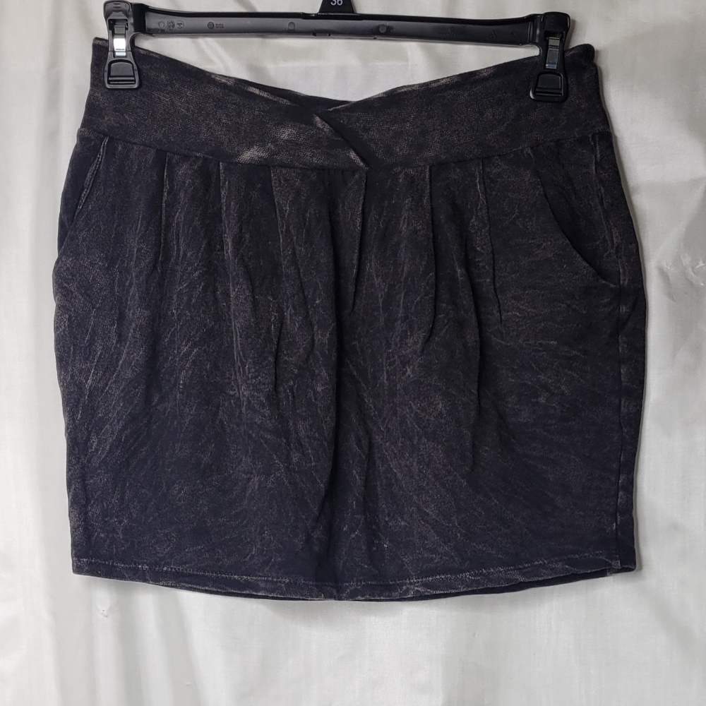 Silence & Noise pleated mini skirt, bleached wash